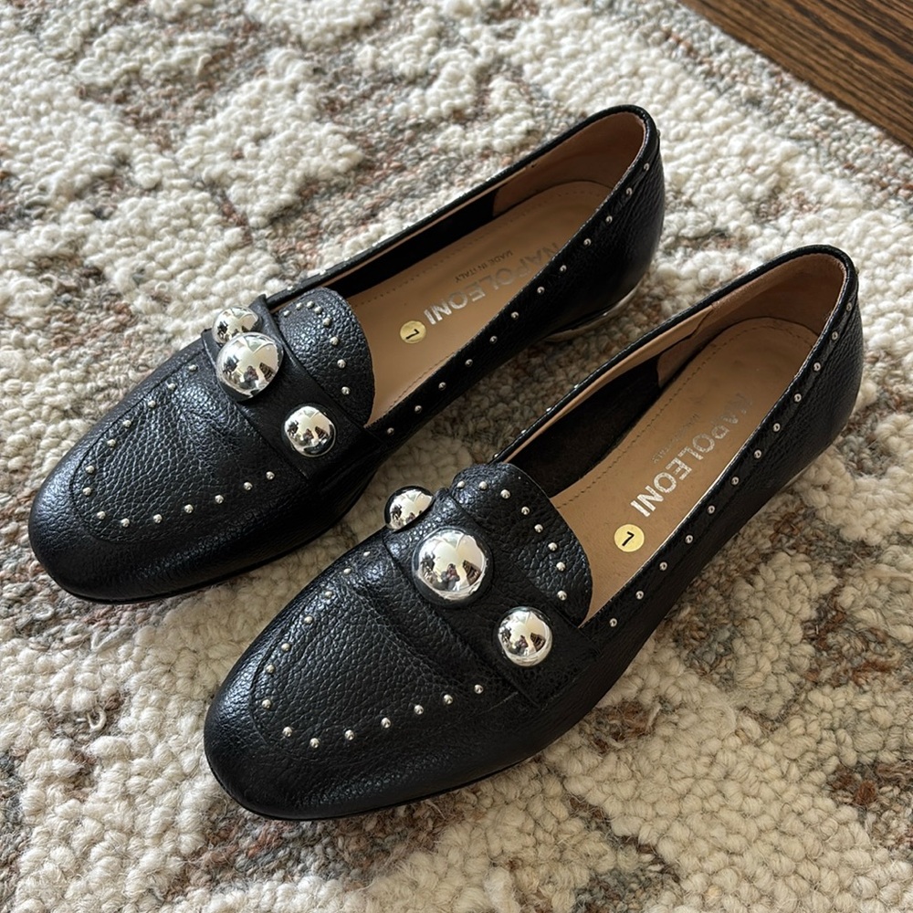 GORGEOUS Napoleoni leather loafers Silver studs